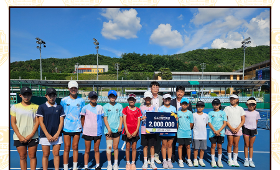 갤러리 이미지 2026년 춘천시테니스협회, 춘천스포츠클럽에 발전기금 전달