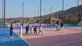 갤러리 이미지영어테니스레슨 본 수업들어가기 전 워밍업 수업모습 입니다. 