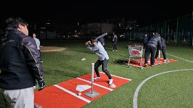 갤러리 이미지성인여자 야구 첫 수업