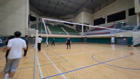 갤러리 이미지양평스포츠클럽 수요일 배구수업 리시브 연습영상(물맑은양평실내체육관)